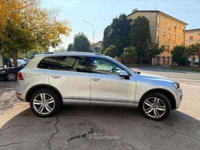 Volkswagen Touareg 3.0 V6 tdi TETTO, GOMME NUOVE,  PELLE, SOSPENSIONI PNEUMTAICHE Argento usata Crevalcore