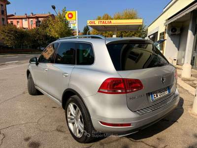 Volkswagen Touareg 3.0 V6 tdi TETTO, GOMME NUOVE,  PELLE, SOSPENSIONI PNEUMTAICHE Argento usata Crevalcore