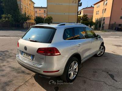 Volkswagen Touareg 3.0 V6 tdi TETTO, GOMME NUOVE,  PELLE, SOSPENSIONI PNEUMTAICHE Argento usata Crevalcore