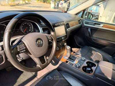 Volkswagen Touareg 3.0 V6 tdi TETTO, GOMME NUOVE,  PELLE, SOSPENSIONI PNEUMTAICHE Argento usata Crevalcore