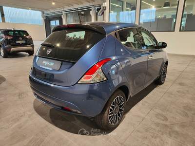 Lancia Ypsilon 1.0 FireFly 5 porte S&S Hybrid Platino Blu/Azzurro usata Mappano