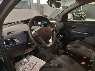 Lancia Ypsilon 1.0 FireFly 5 porte S&S Hybrid Platino Blu/Azzurro usata Mappano