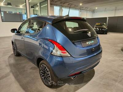 Lancia Ypsilon 1.0 FireFly 5 porte S&S Hybrid Platino Blu/Azzurro usata Mappano