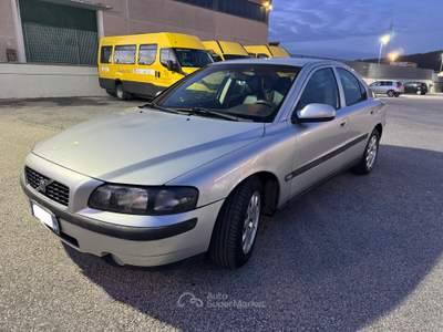 Volvo S60 2.4i 20V 140cv Optima Argento usata Mentana