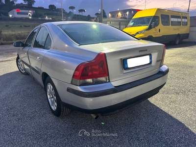 Volvo S60 2.4i 20V 140cv Optima Argento usata Mentana