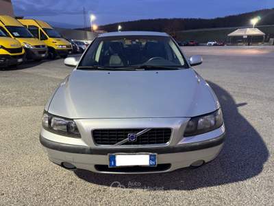 Volvo S60 2.4i 20V 140cv Optima Argento usata Mentana