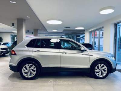 Volkswagen Tiguan 2.0 tdi Elegance 150cv dsg Argento usata San Michele Salentino