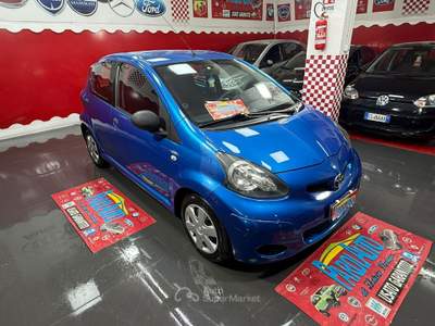 Toyota Aygo 1.0 68cv 5 porte - 2011 Blu/Azzurro usata Giugliano in Campania