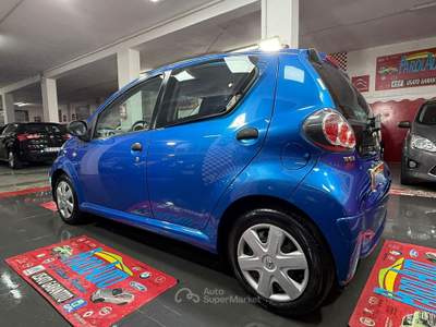 Toyota Aygo 1.0 68cv 5 porte - 2011 Blu/Azzurro usata Giugliano in Campania