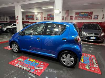 Toyota Aygo 1.0 68cv 5 porte - 2011 Blu/Azzurro usata Giugliano in Campania