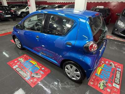 Toyota Aygo 1.0 68cv 5 porte - 2011 Blu/Azzurro usata Giugliano in Campania