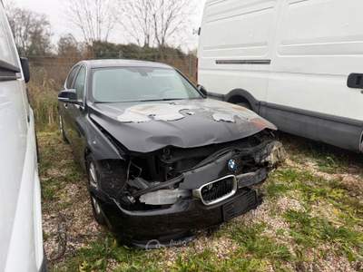 BMW 316 316d Luxury INCIDENTATA Nero usata Rimini