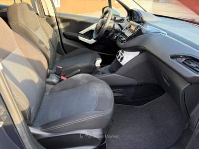 Peugeot 208 1° serie PureTech 68 5 porte Active Nero usata Oderzo