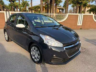 Peugeot 208 1° serie PureTech 68 5 porte Active Nero usata Oderzo