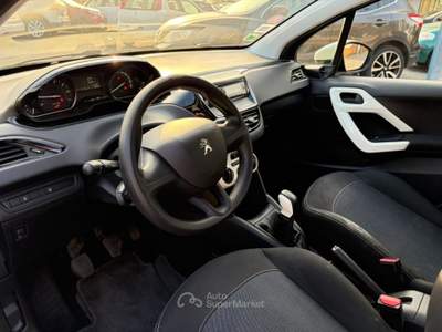 Peugeot 208 1° serie PureTech 68 5 porte Active Nero usata Oderzo