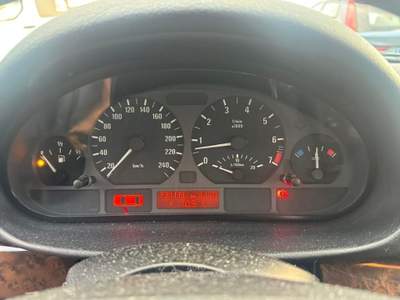 BMW Serie 3 318i i (2.0) cat 4 porte Futura Nero usata Oderzo