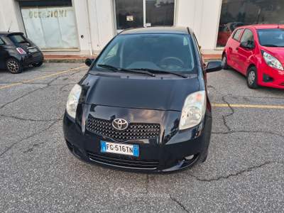 Toyota Yaris Cambio automatico bassi consumi Nero usata LIVORNO