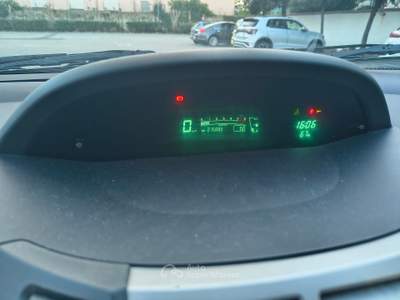 Toyota Yaris Cambio automatico bassi consumi Nero usata LIVORNO