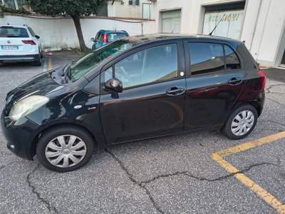 Toyota Yaris Cambio automatico bassi consumi Nero usata LIVORNO