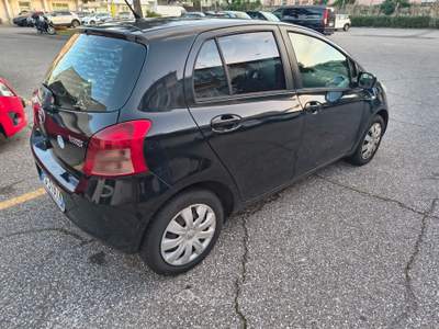 Toyota Yaris Cambio automatico bassi consumi Nero usata LIVORNO