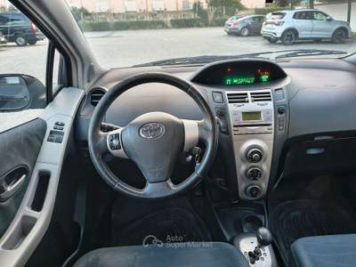 Toyota Yaris Cambio automatico bassi consumi Nero usata LIVORNO