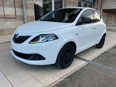 Lancia Ypsilon 5 porte Hybrid Posti - GH272GE Bianco usata Gravina in Puglia