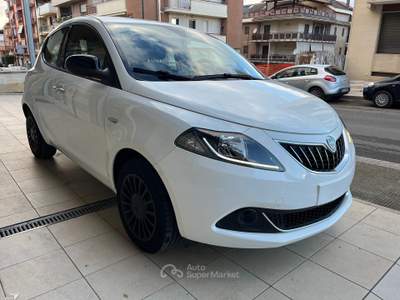 Lancia Ypsilon 5 porte Hybrid Posti - GH272GE Bianco usata Gravina in Puglia