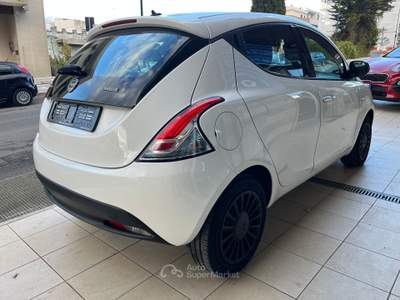 Lancia Ypsilon 5 porte Hybrid Posti - GH272GE Bianco usata Gravina in Puglia