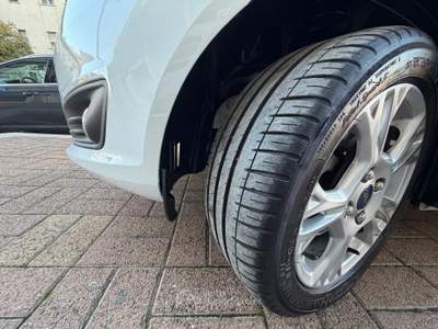 Ford Fiesta 5 porte Titanium Bianco usata Andria