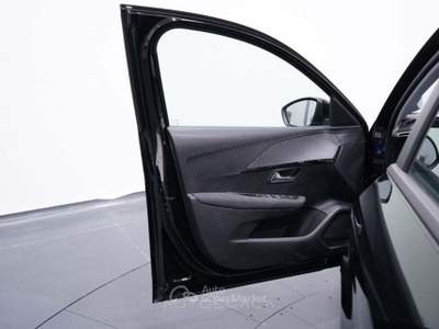 Peugeot 208 1.2 Hybrid 110cv e-DCS6 Style Nero usata Nola
