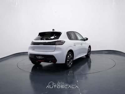 Peugeot 208 1.2 PureTech 100cv S&S 5 porte Allure Bianco usata Nola