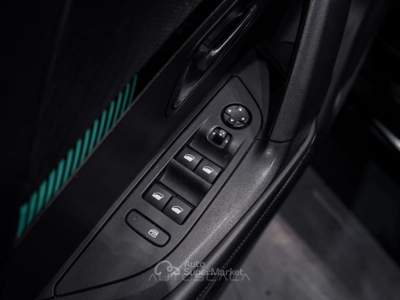 Peugeot 2008 Elettrica 136cv Allure Pack Nero usata Nola