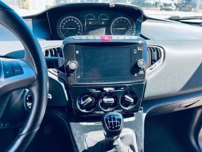 Lancia Ypsilon 1.0 S&S Hybrid Gold CARPLAY 27MILA Nero usata Isernia