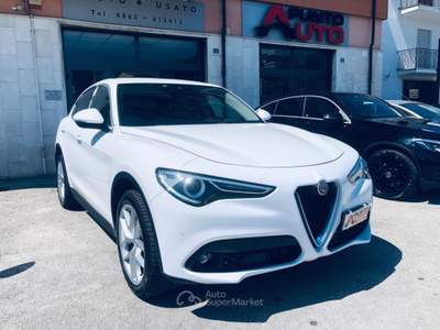 Alfa Romeo Stelvio Stelvio 2.2 190 CV AT8 Q4 Executive PALETTE PELLE Bianco usata Isernia