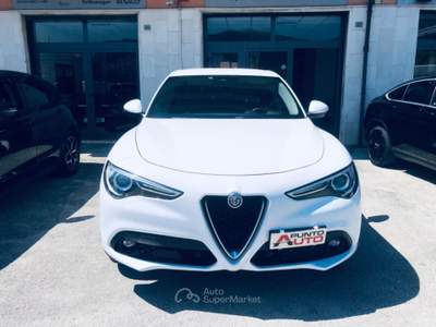 Alfa Romeo Stelvio Stelvio 2.2 190 CV AT8 Q4 Executive PALETTE PELLE Bianco usata Isernia