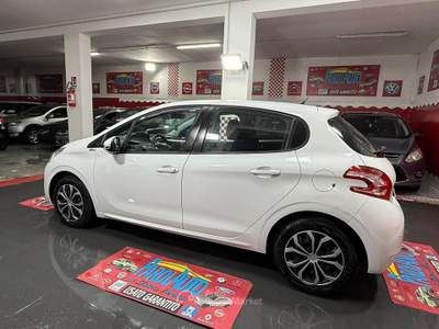 Peugeot 208 1.0 68cv Active - 2014 Bianco usata Giugliano in Campania