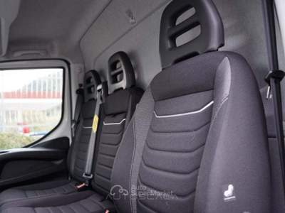 Iveco Daily 35 C18 C.Autom. Cassone Ribaltabile + GRU FASSI Bianco usata Nola
