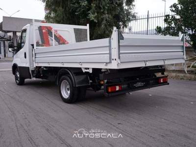 Iveco Daily 35 C18 C.Autom. Cassone Ribaltabile + GRU FASSI Bianco usata Nola