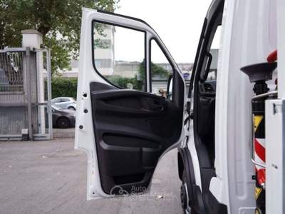 Iveco Daily 35 C18 C.Autom. Cassone Ribaltabile + GRU FASSI Bianco usata Nola