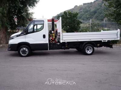 Iveco Daily 35 C18 C.Autom. Cassone Ribaltabile + GRU FASSI Bianco usata Nola