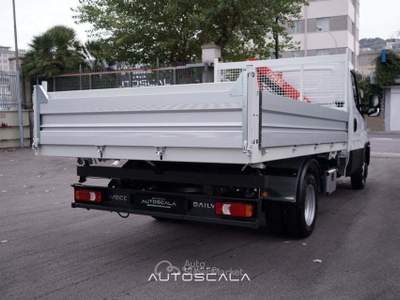 Iveco Daily 35 C18 C.Autom. Cassone Ribaltabile + GRU FASSI Bianco usata Nola