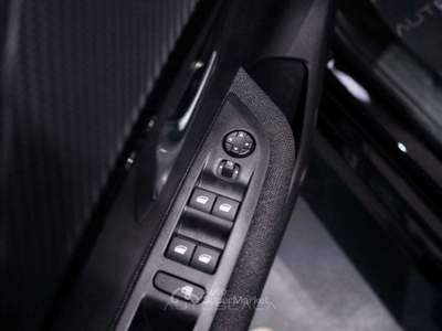 Peugeot 208 1.2 Hybrid 110cv e-DCS6 Style Nero usata Nola