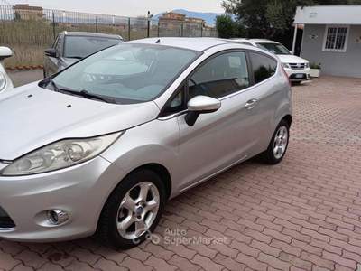 Ford Fiesta 1.4 3 porte Bz.- GPL Grigio usata Roma