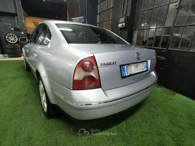 Volkswagen Passat Berlina 1.8t Highline Argento usata Torino