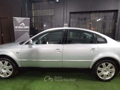 Volkswagen Passat Berlina 1.8t Highline Argento usata Torino