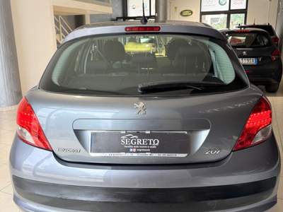 Peugeot 207 5p. Millesim 200 NEOPATENTATI Grigio usata ALTAMURA