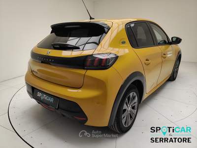 Peugeot 208 NUOVA e- Allure Pack 100kW Giallo usata Erba