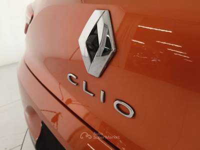 Renault Clio Clio 1.6 E-Tech full hybrid Techno 145cv auto Arancione usata Monza