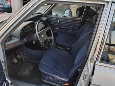 BMW Serie 5 518 E 12 4 PORTE ISCRITTA ASI Argento usata BOLTIERE