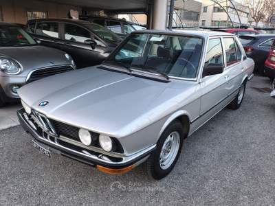 BMW Serie 5 518 E 12 4 PORTE ISCRITTA ASI Argento usata BOLTIERE